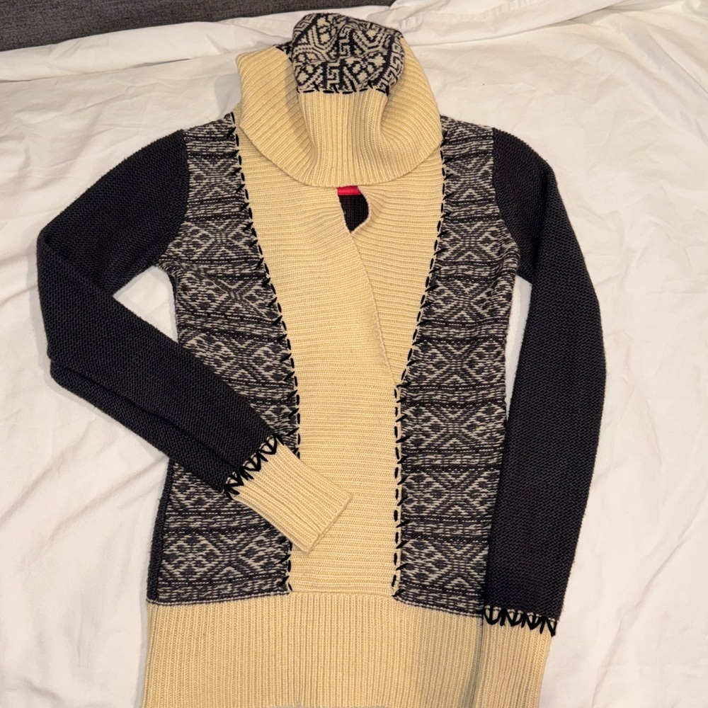 BKE Wool Blend Hooded Sweater Size Small